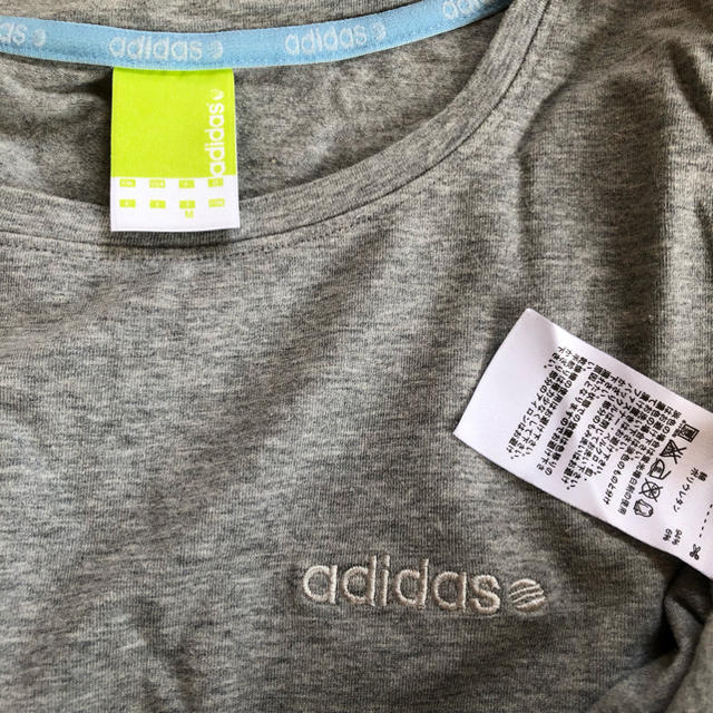 adidas(アディダス)のアディダス グレー 長袖カットソー レディースのトップス(Tシャツ(長袖/七分))の商品写真