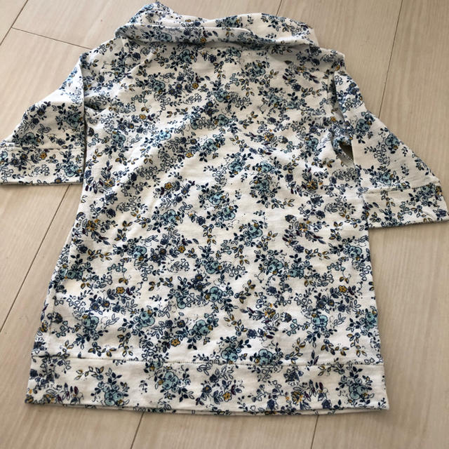 Old Navy(オールドネイビー)のOLDNAVY★花柄★カットソー★3T キッズ/ベビー/マタニティのキッズ服女の子用(90cm~)(Tシャツ/カットソー)の商品写真