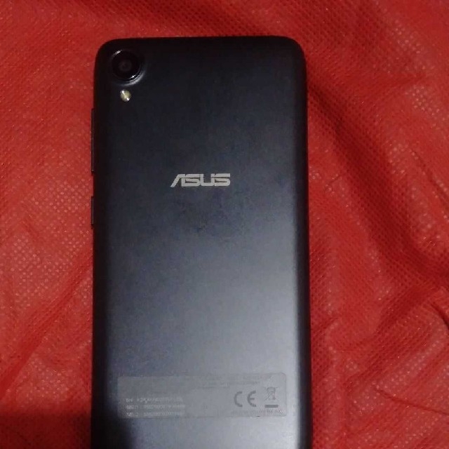 ASUS ZenFone Live（L1） ミッドナイトブラック 32 GB スマホ/家電/カメラのスマートフォン/携帯電話(スマートフォン本体)の商品写真