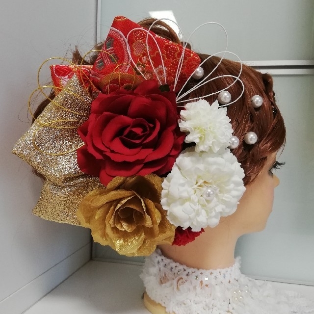 赤×白×ゴールドのゴージャスな髪飾り 成人式 和装 結婚式 振袖にの通販 ...