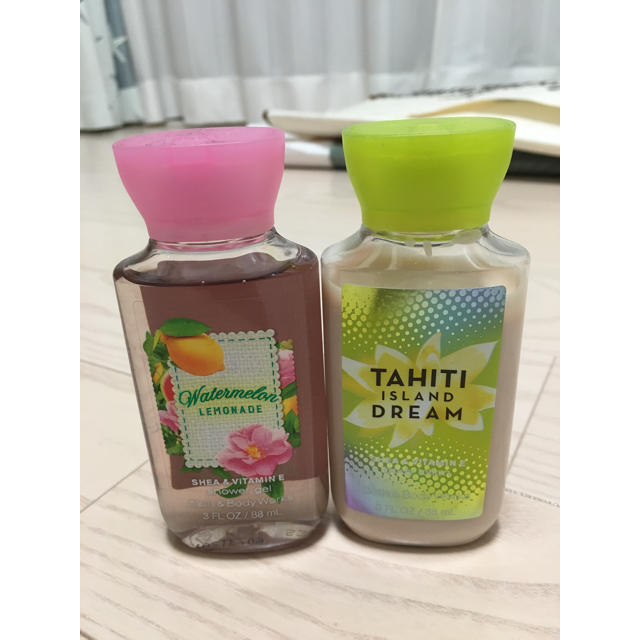 Bath & Body Works(バスアンドボディーワークス)のbath and body works シャワージェル ボディーローション コスメ/美容のボディケア(ボディソープ/石鹸)の商品写真