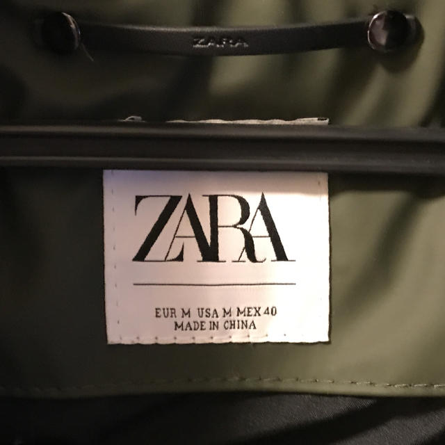 ZARA(ザラ)の値下げ‼️ZARAファー付きダウン　カーキ　Mサイズ メンズのジャケット/アウター(ダウンジャケット)の商品写真