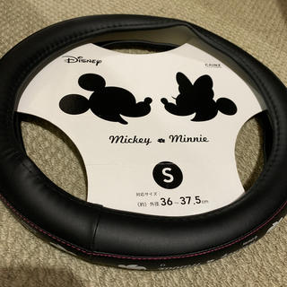 ディズニー(Disney)のハンドルカバー/カー用品(車内アクセサリ)