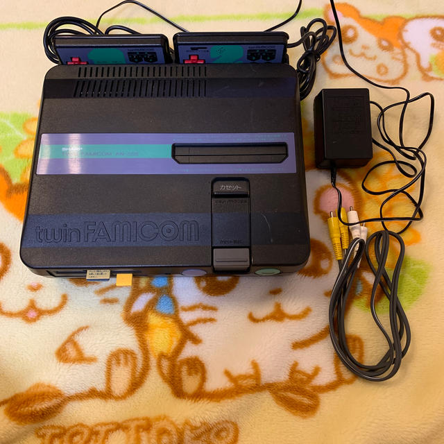 SHARP(シャープ)の【中古品】ツインファミコン 本体 エンタメ/ホビーのゲームソフト/ゲーム機本体(家庭用ゲーム機本体)の商品写真