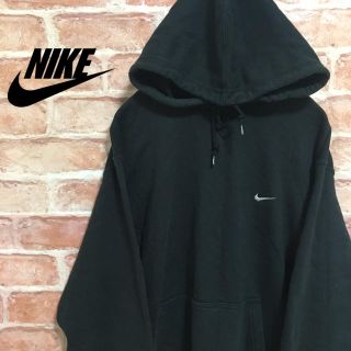 ナイキ(NIKE)のNIKE ナイキ スウッシュ パーカー ワンポイント ブラック(パーカー)