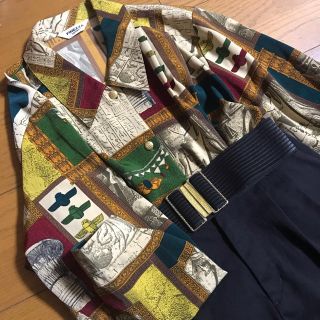 サンタモニカ(Santa Monica)のレトロカラー 壁画 アート柄 時代物 vintage 柄シャツ(シャツ/ブラウス(長袖/七分))