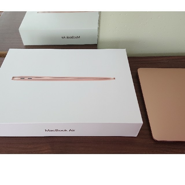 Mac (Apple)(マック)の最新版 MacBook air 2019新品 13インチ ゴールド retina スマホ/家電/カメラのPC/タブレット(ノートPC)の商品写真