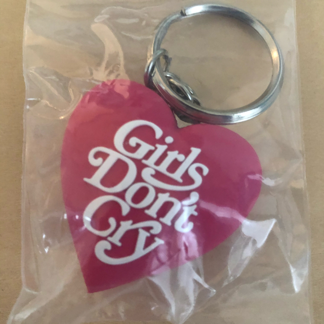 GDC(ジーディーシー)のgirls don't cry キーチェーン　ピンク メンズのファッション小物(キーホルダー)の商品写真