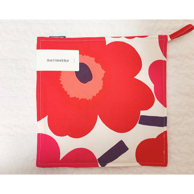 marimekko(マリメッコ)の【新品・未使用・タグ付き】マリメッコ 鍋敷き インテリア/住まい/日用品のキッチン/食器(収納/キッチン雑貨)の商品写真