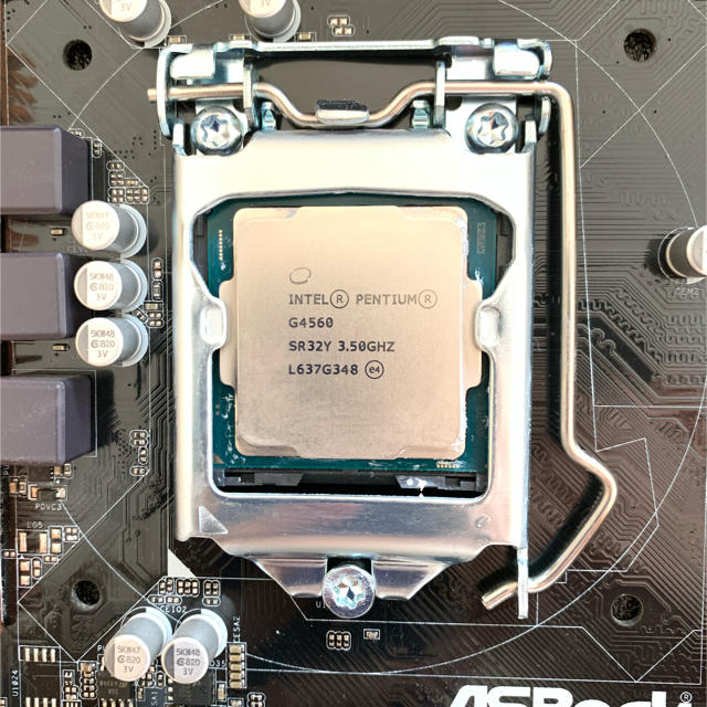 ASRock H110M-HDV、Intel Pentium G4560 CPU