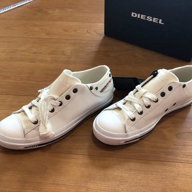 DIESEL(ディーゼル)の［新品未使用］ディーゼル  レディース スニーカー 白 25.5 39 レディースの靴/シューズ(スニーカー)の商品写真