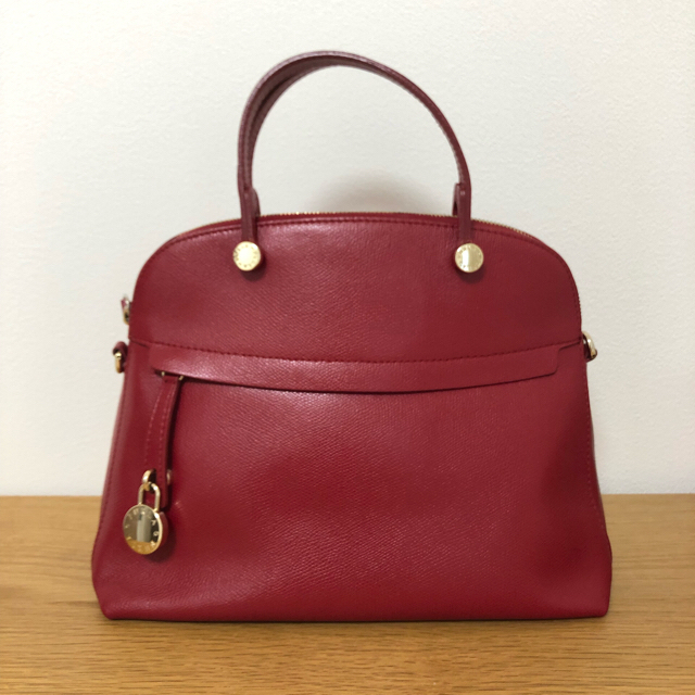 大人気♡ FURLA パイパー Mサイズ