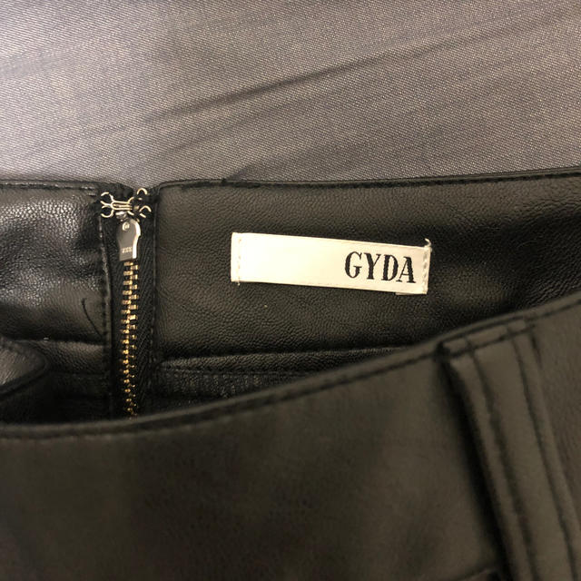 GYDA(ジェイダ)のフェイクレザースカートライクショートパンツ_GYDA レディースのスカート(ミニスカート)の商品写真