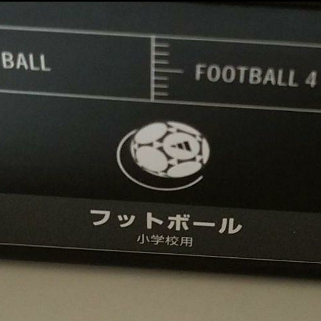 adidas(アディダス)のアディダス サッカーボール 4号 検定球 小学校用 白 スポーツ/アウトドアのサッカー/フットサル(ボール)の商品写真