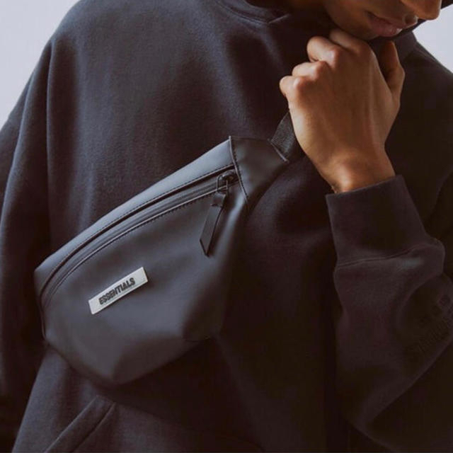 FEAR OF GOD(フィアオブゴッド)の19aw新作 Essentials Waterproof Sling Bag メンズのバッグ(ボディーバッグ)の商品写真