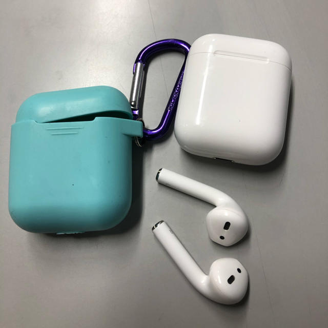 Apple(アップル)のAirPods スマホ/家電/カメラのオーディオ機器(ヘッドフォン/イヤフォン)の商品写真