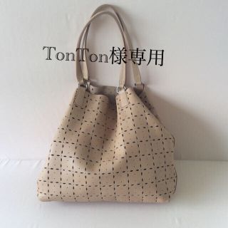 ミュウミュウ(miumiu)のmiumiu レザートートバッグ(トートバッグ)