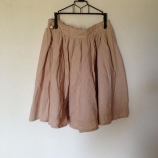 ダブルクローゼット(w closet)のw closet ベージュふわスカート(ひざ丈スカート)