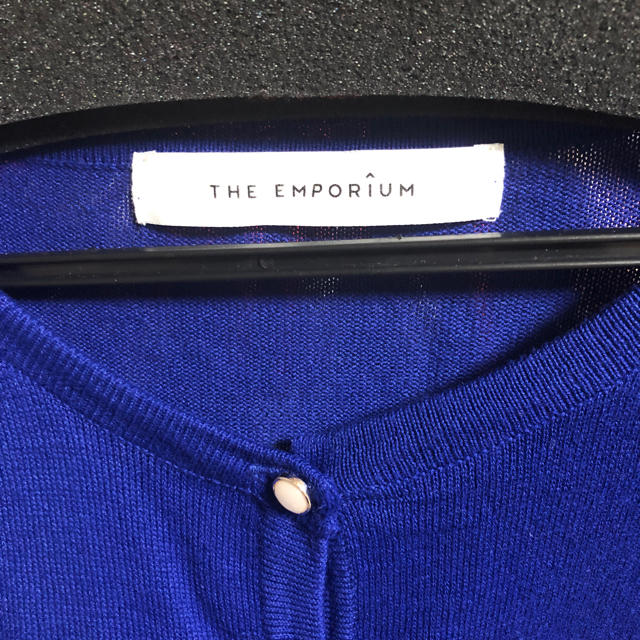 THE EMPORIUM(ジエンポリアム)のロイヤルブルー カーディガン レディースのトップス(カーディガン)の商品写真