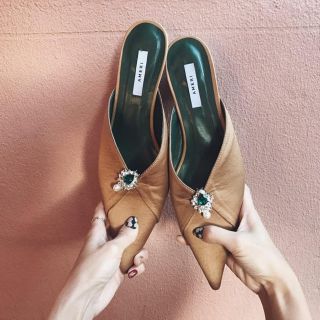 アメリヴィンテージ(Ameri VINTAGE)の人気完売 AMERI 2way pointed toe mule ベージュ(ミュール)