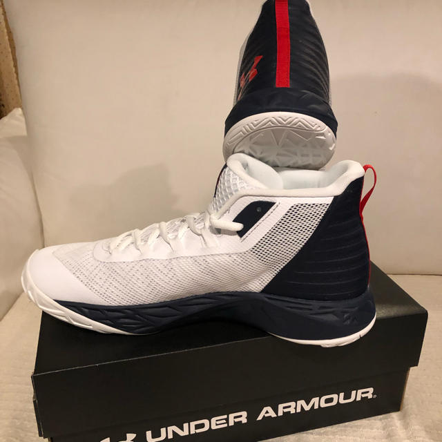 UNDER ARMOUR(アンダーアーマー)の新品 アンダーアーマー  バスケットシューズ 27.0 メンズの靴/シューズ(スニーカー)の商品写真