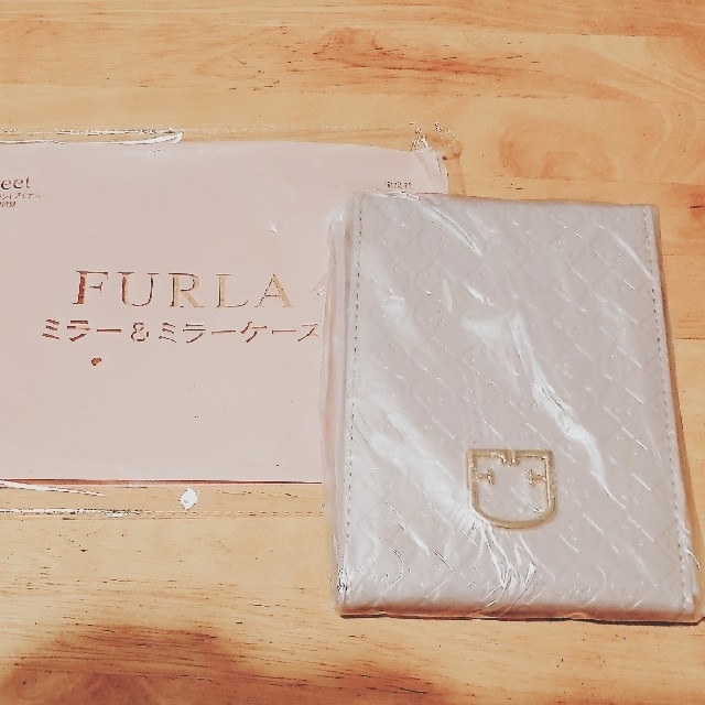 Furla(フルラ)の新品☆sweet10月号付録FURLAロゴ型押しミラー レディースのファッション小物(ミラー)の商品写真