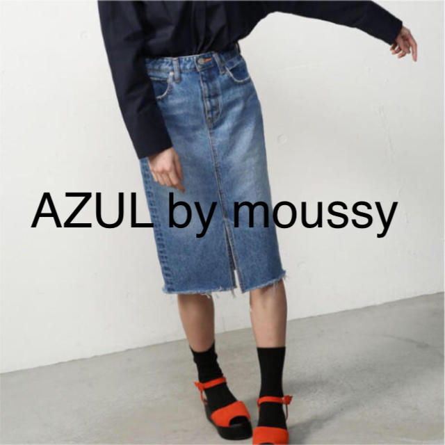 AZUL by moussy(アズールバイマウジー)のAZUL BY MOUSY フロントスリットデニムスカート レディースのスカート(ひざ丈スカート)の商品写真