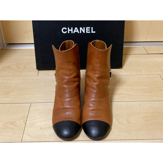 CHANEL(シャネル)のCHANEL 希少 ブーツ シャネル 36 1/2 ブラウン カジュアル レディースの靴/シューズ(ブーツ)の商品写真