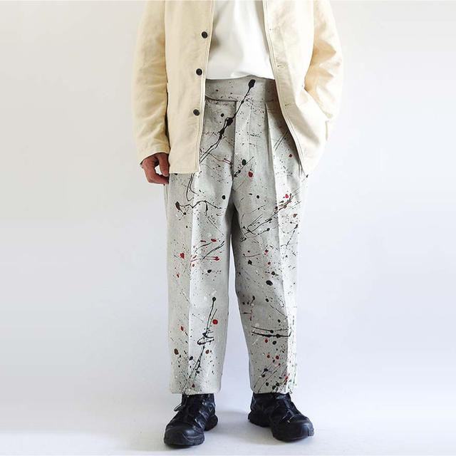 COMOLI(コモリ)のNEAT DEADSTOCK CONEMILLS CANVAS Beltless メンズのパンツ(スラックス)の商品写真