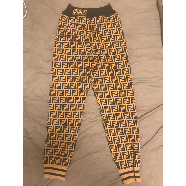 Johanna様専用フェンディ ニットロゴレギンス 44 【待望☆】 29500円
