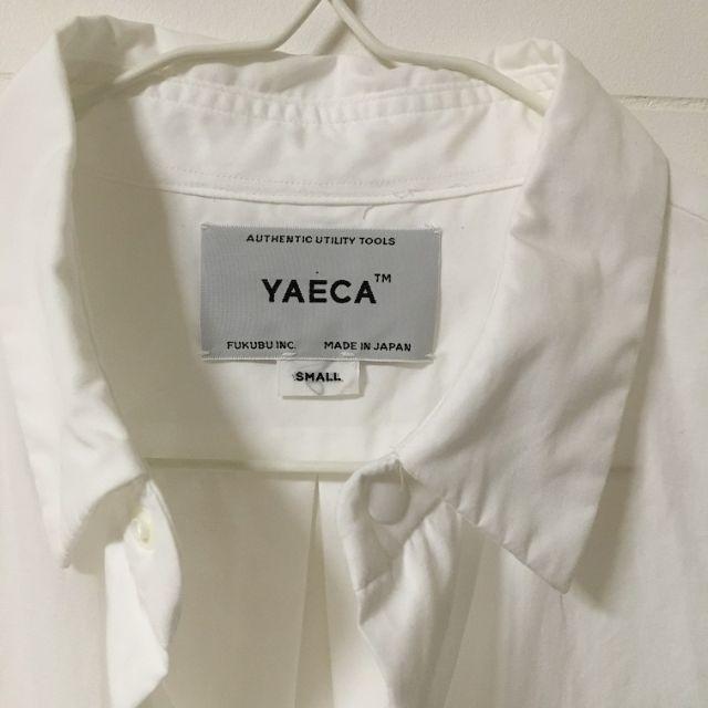 YAECA(ヤエカ)のYAECAコンフォートシャツ(S)＋アンパサンドコーヒー染めバッグ レディースのトップス(シャツ/ブラウス(長袖/七分))の商品写真