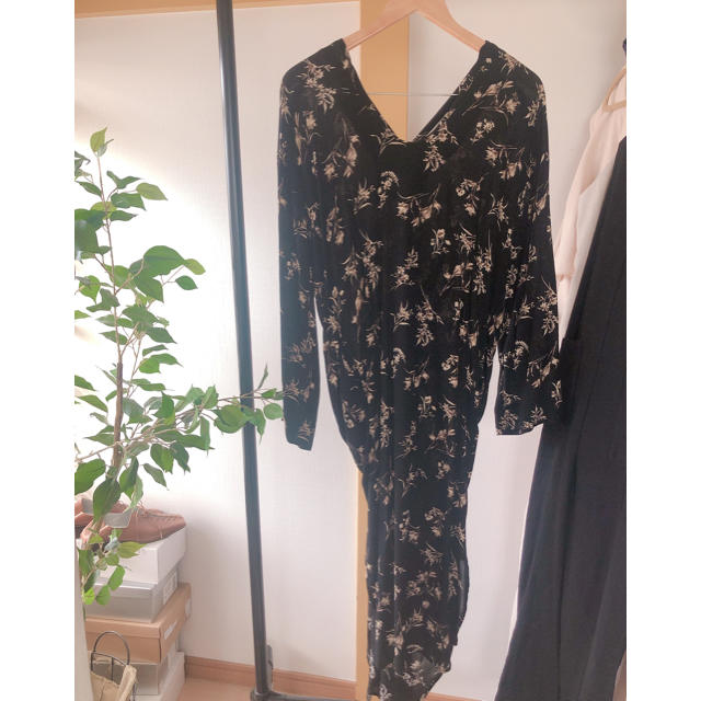 TODAYFUL(トゥデイフル)のtodayful 花柄ワンピース バックカシュクール バックツイストワンピ レディースのワンピース(ロングワンピース/マキシワンピース)の商品写真