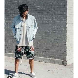 フィアオブゴッド(FEAR OF GOD)の即完売サイズ表記XL FEAROFGODフィアオブゴッドFOGyeezyACW(Gジャン/デニムジャケット)