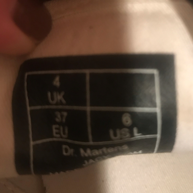 Dr.Martens(ドクターマーチン)のドクターマーチン　スニーカー　白　24〜24.5 メンズの靴/シューズ(スニーカー)の商品写真