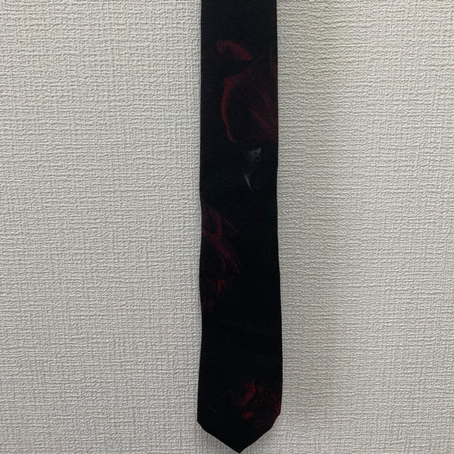 LAD MUSICIAN NECKTIE ROSE