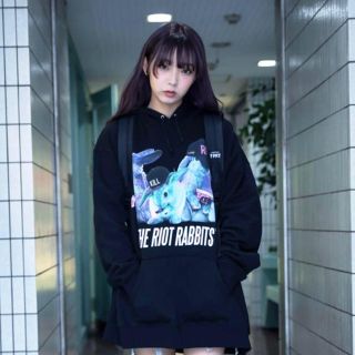 ミルクボーイ(MILKBOY)の新品タグ付き RIOT RABBIT HOODI 今季完売 ミルクボーイ(パーカー)