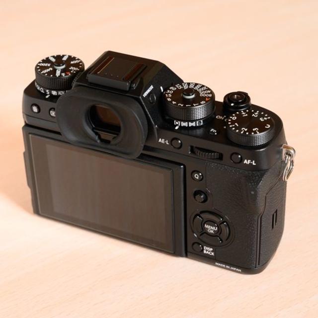 富士フイルム(フジフイルム)の【美品・送料無料・おまけ付き】FUJIFILM  X-T2 スマホ/家電/カメラのカメラ(ミラーレス一眼)の商品写真