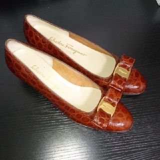 サルヴァトーレフェラガモ(Salvatore Ferragamo)のSalvatore Ferragamo ヴァラ クロコ型押し パンプス 7c(ハイヒール/パンプス)