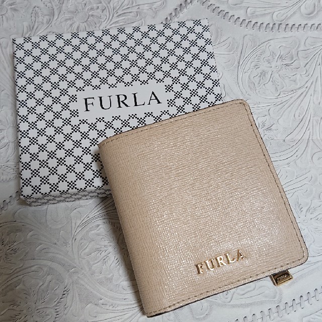 【新品】 FURLA BABYLON 二つ折り財布　ベージュ