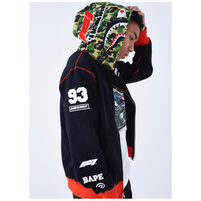 A BATHING APE(アベイシングエイプ)のF1 BAPE SHARK FULL ZIP HOODIE メンズのトップス(パーカー)の商品写真