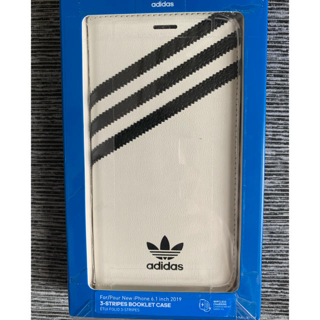 adidas(アディダス)のadidas iPhone11 折りたたみケース スマホ/家電/カメラのスマホアクセサリー(iPhoneケース)の商品写真