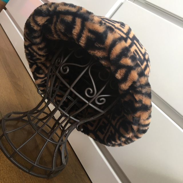 FENDI(フェンディ)のFENDI  FFロゴ ブラウンシアリングハット レディースの帽子(ハット)の商品写真