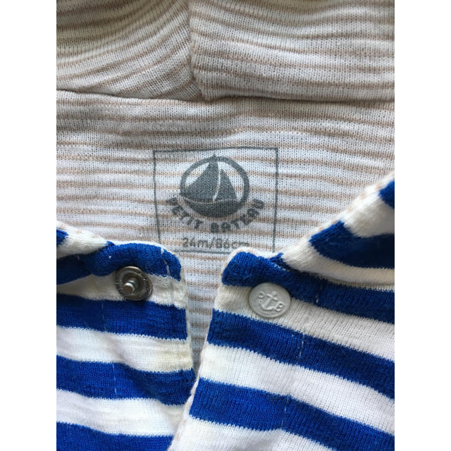 PETIT BATEAU(プチバトー)のプチバトー ボーダーパーカージャケット 24m/86㎝ キッズ/ベビー/マタニティのベビー服(~85cm)(ジャケット/コート)の商品写真