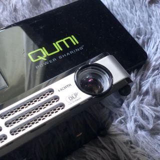 QUMI Q5 バッテリー付き！(プロジェクター)