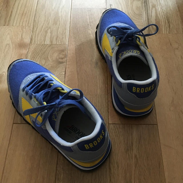 BROOKS スニーカー 23.5 2