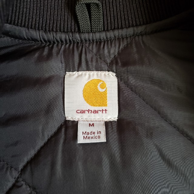 carhartt(カーハート)のCarhartt　カーハート　ダックベスト　ブラック メンズのジャケット/アウター(ダウンベスト)の商品写真