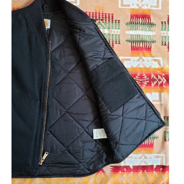 carhartt(カーハート)のCarhartt　カーハート　ダックベスト　ブラック メンズのジャケット/アウター(ダウンベスト)の商品写真