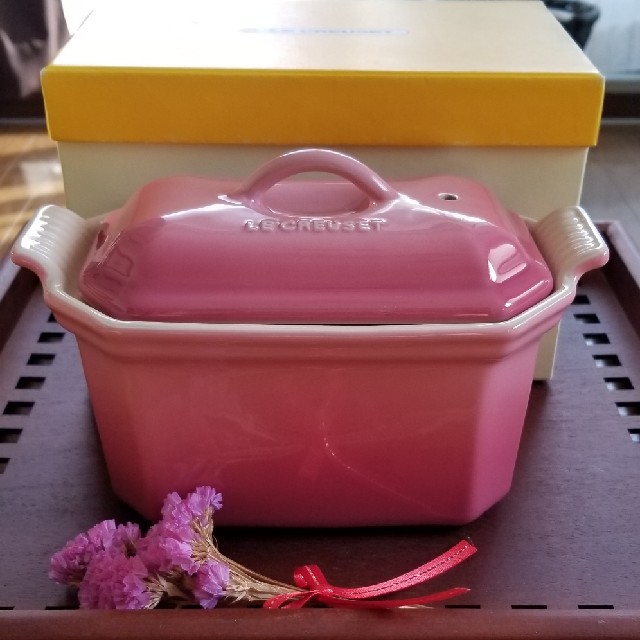 LE CREUSET(ルクルーゼ)のルクルーゼ ローズクォーツ テリーヌ&クリームシュガー インテリア/住まい/日用品のキッチン/食器(食器)の商品写真