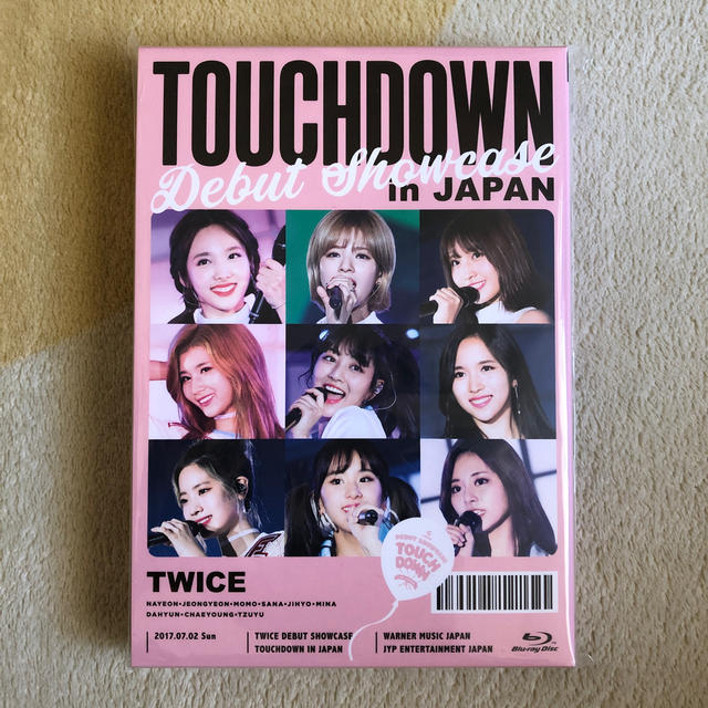 Waste(twice)(ウェストトゥワイス)のTWICE "Touchdown in Japan" blu-ray版　特典付き エンタメ/ホビーのDVD/ブルーレイ(ミュージック)の商品写真