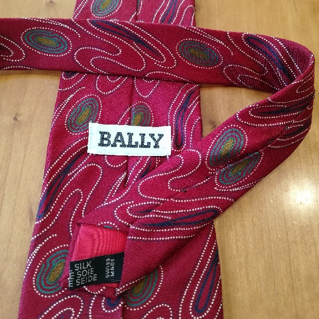 Bally(バリー)の✨BALLY バリー エンジ色のネクタイ♪ メンズのファッション小物(ネクタイ)の商品写真